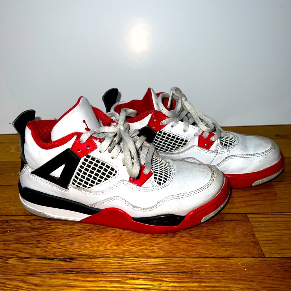 Retro Jordan 4 red